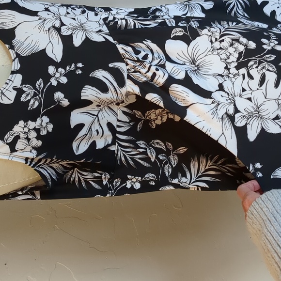 NWT Black & white babydoll dress, lightweight, swimsuit cover-up with pockets - Picture 3 of 6